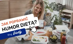 Uśmiechnięta kobieta z kubkiem, otoczona zdrowymi posiłkami. Czy dieta może być kluczem do produkcji hormonu szczęścia?