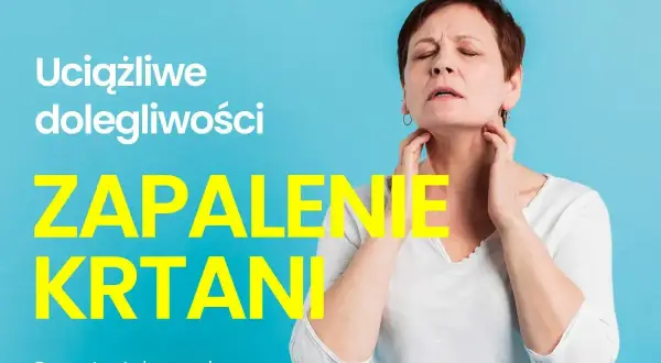 Kobieta z zamkniętymi oczami i rękami na szyi, odczuwająca drapanie w gardle z powodu zapalenia krtani.