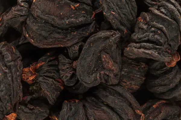 Suszone owoce Garcinia Cambogia, znane z właściwości wspomagających odchudzanie.