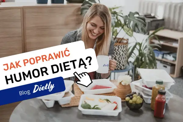 Uśmiechnięta kobieta z kubkiem, otoczona zdrowymi posiłkami. Czy dieta może być kluczem do produkcji hormonu szczęścia?